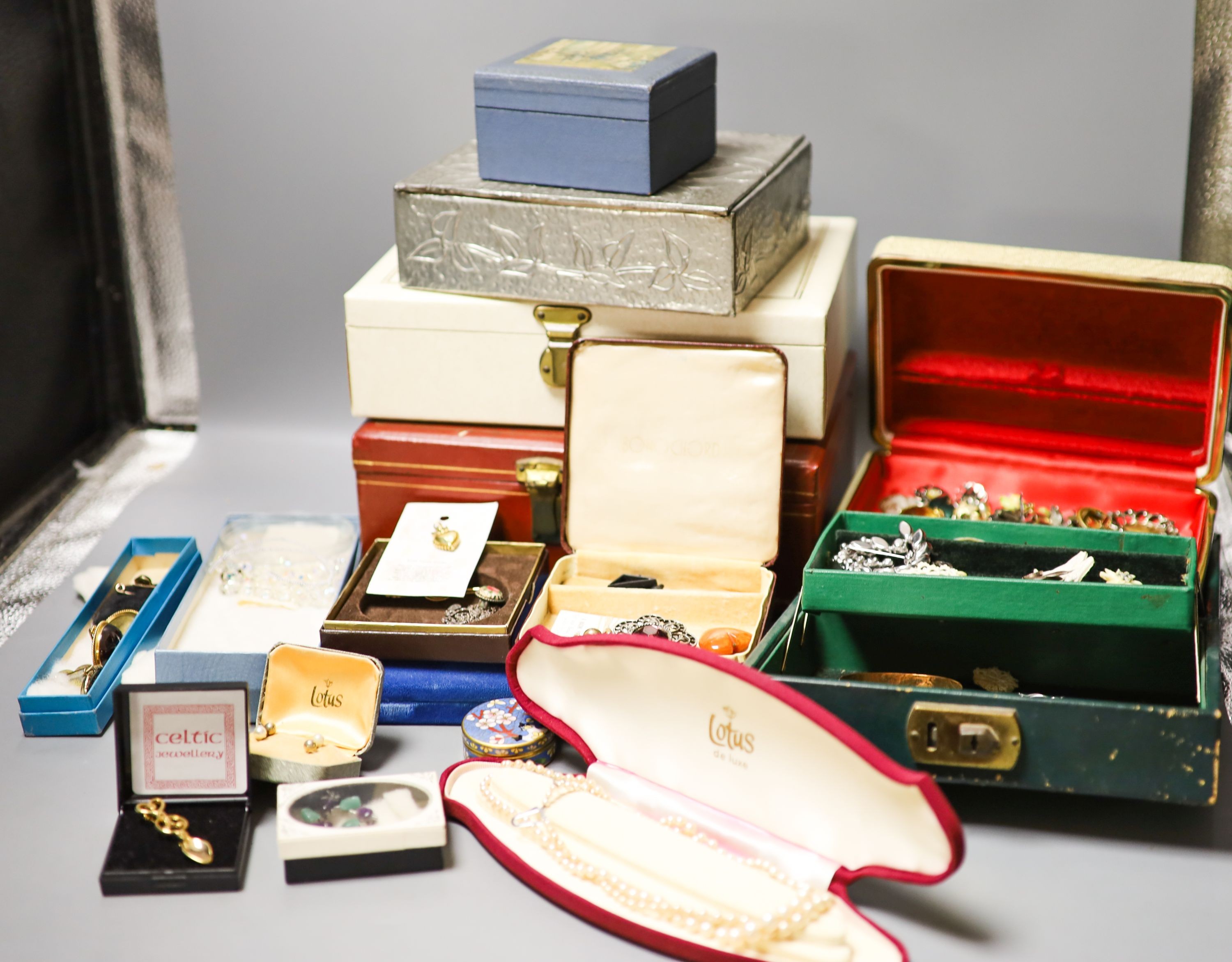 A large group of assorted costume jewellery.